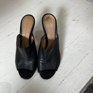 Gianvito Rossi Black Leather Mules Classic Slip-On